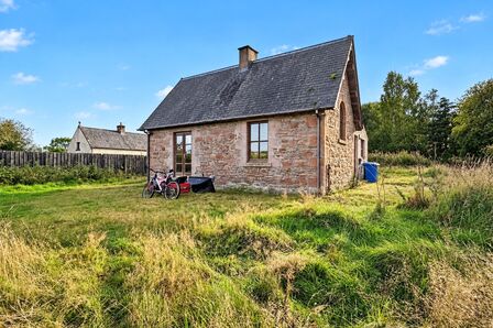 2 bedroom Detached Property for sale
