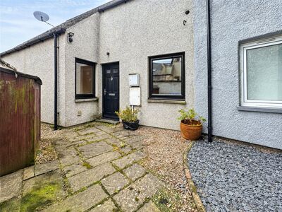 High Street, 2 bedroom Mid Terrace House to rent, &pound;1,300 pcm
