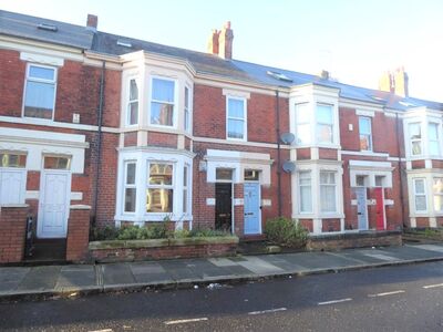 Deuchar Street, 3 bedroom Flat to rent, &pound;1,365 pcm