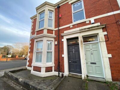 Fairfield Road, 2 bedroom End Terrace Flat to rent, &pound;1,200 pcm