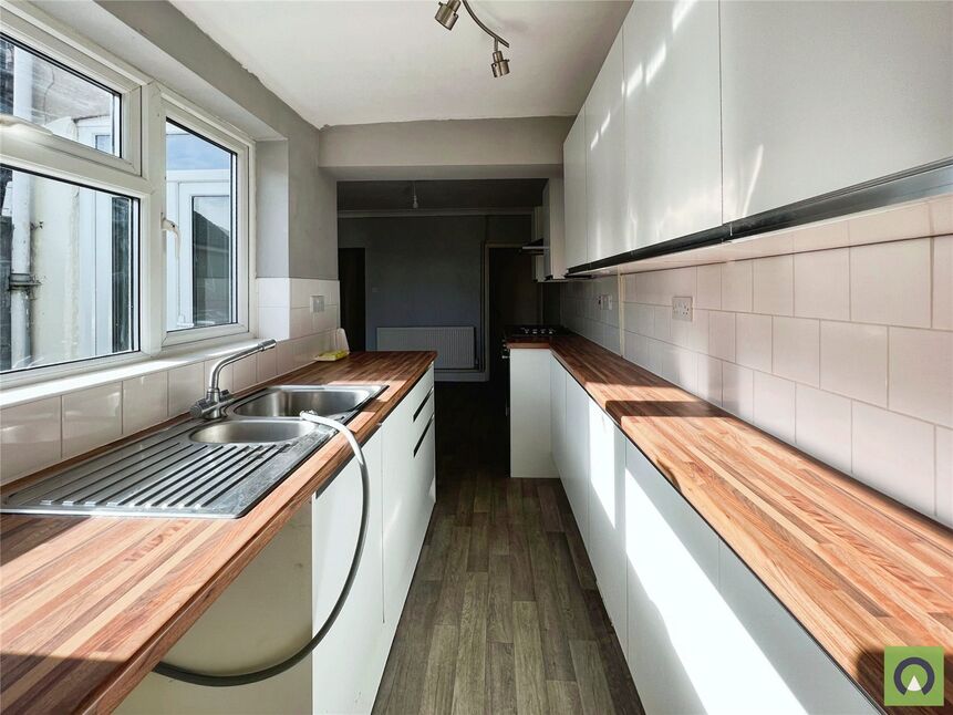 3 bedroom Mid Terrace House for sale, Dalestorth Street, Suttonin