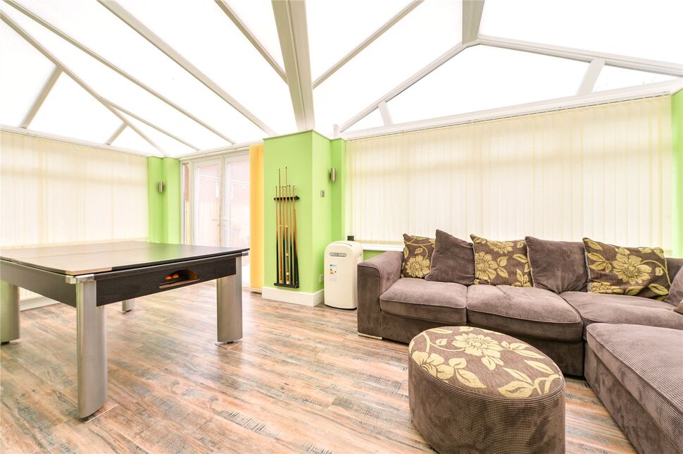 4 bedroom Detached House for sale, Burrow Walk, KirkbyinAshfield