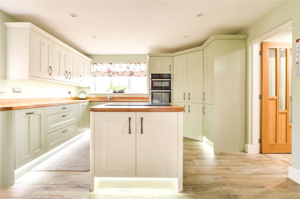 4 bedroom Detached House for sale, Burrow Walk, KirkbyinAshfield