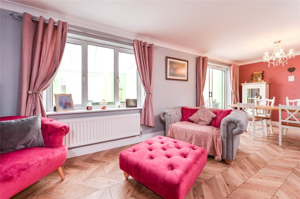 4 bedroom Detached House for sale, Burrow Walk, KirkbyinAshfield