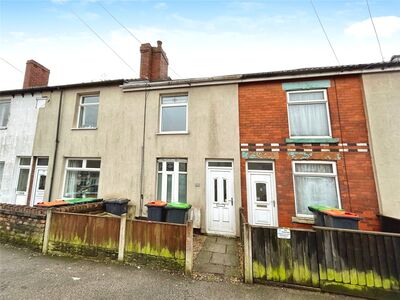 4 bedroom Mid Terrace House to rent