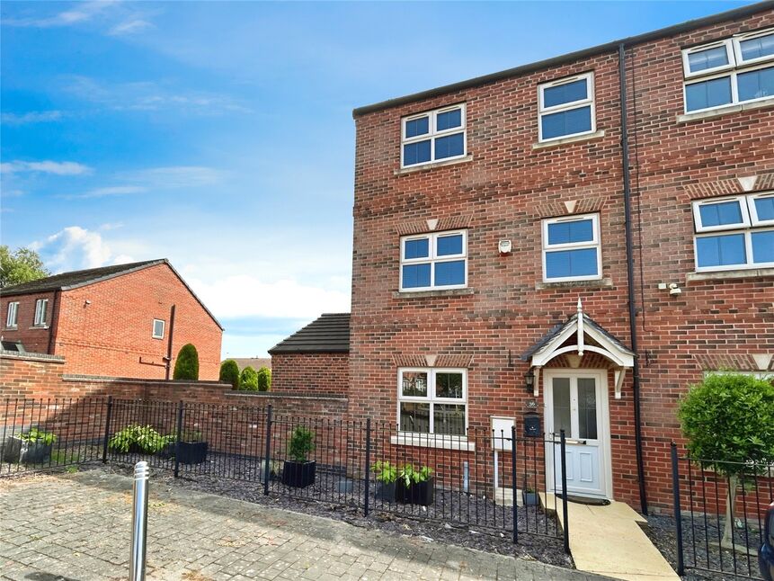 Main image of 4 bedroom End Terrace House to rent, Levertons Place, Hucknall, Nottinghamshire, NG15