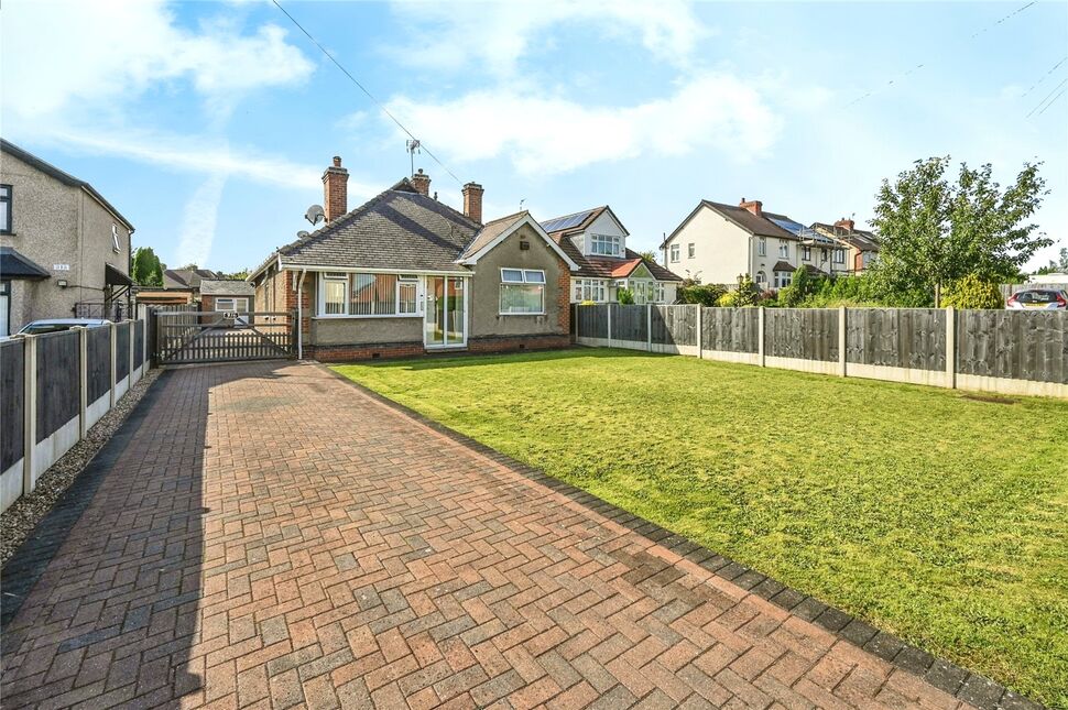 Main image of 3 bedroom Detached Bungalow for sale, Watnall Road, Hucknall, Nottinghamshire, NG15