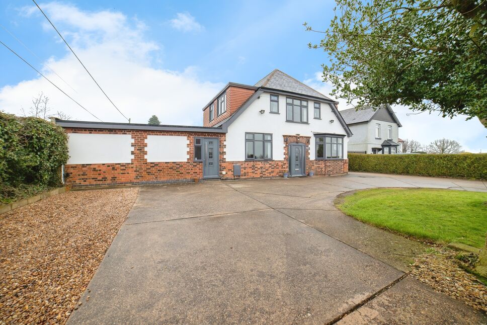 Main image of 4 bedroom Detached House for sale, Diamond Avenue, Kirkby-in-Ashfield, Nottinghamshire, NG17