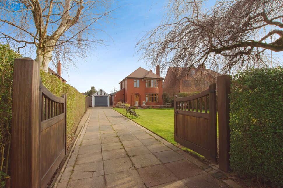 Main image of 3 bedroom Detached House for sale, Sutton Road, Kirkby-in-Ashfield, Nottinghamshire, NG17