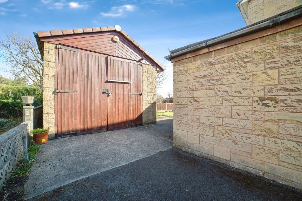 Garage / Workshop