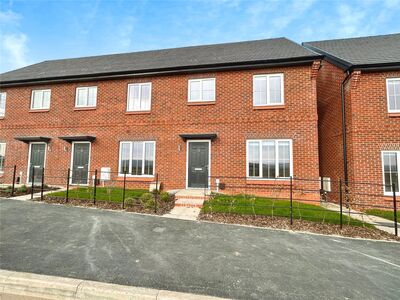 Barleyfield Drive, 3 bedroom End Terrace House to rent, £1,350 pcm