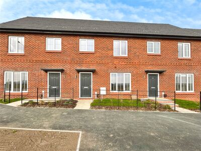 Barleyfield Drive, 3 bedroom Mid Terrace House to rent, £1,425 pcm
