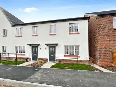 Pastures Road, 3 bedroom End Terrace House to rent, £1,390 pcm
