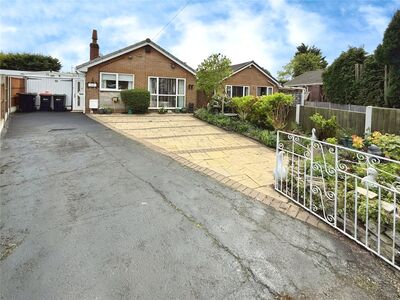 Roberts Avenue, 2 bedroom Detached Bungalow for sale, £200,000