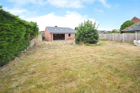 Midfield Road, 2 bedroom Detached Bungalow for sale, £280,000