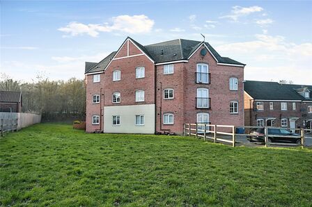 Henfrey Drive, 2 bedroom  Flat for sale, £90,000