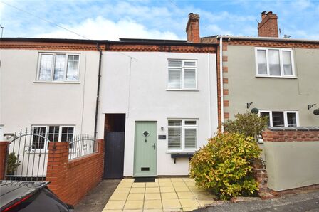 3 bedroom Mid Terrace House for sale