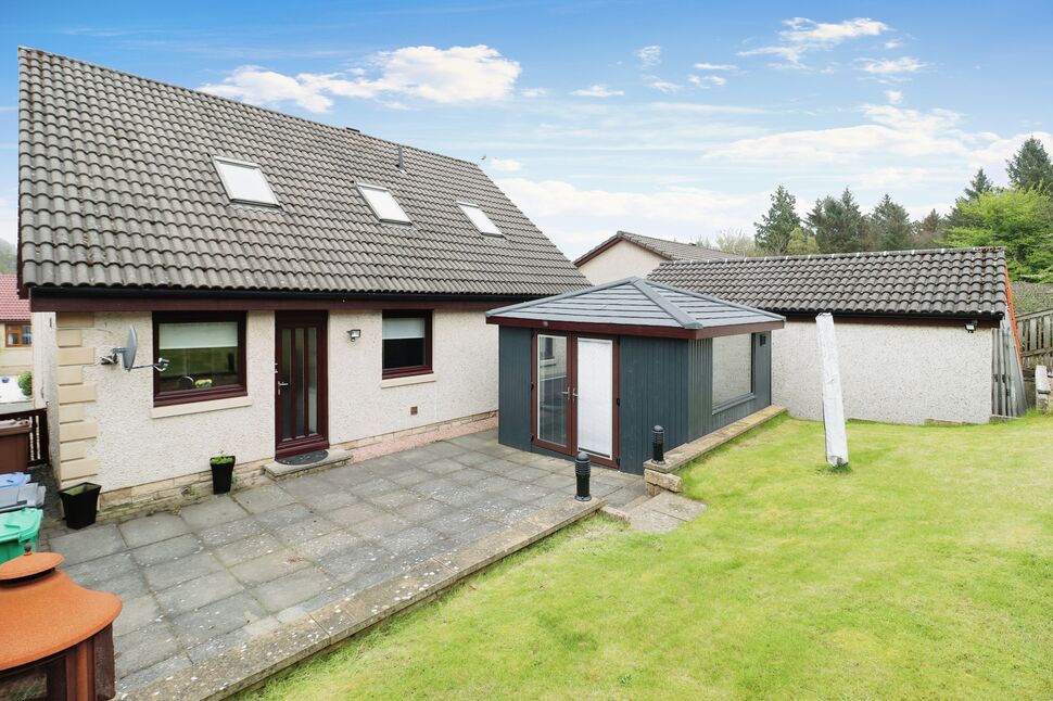 4 bedroom Detached House for sale, Dunrobin Road, Kirkcaldy, KY2 £270,000
