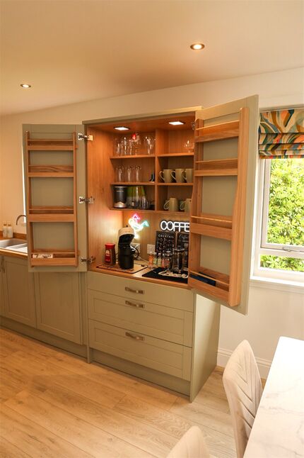 Kitchen / Breakfast Area