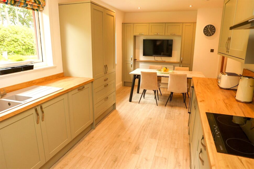 Kitchen / Breakfast Area
