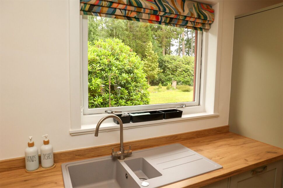 Kitchen / Breakfast Area