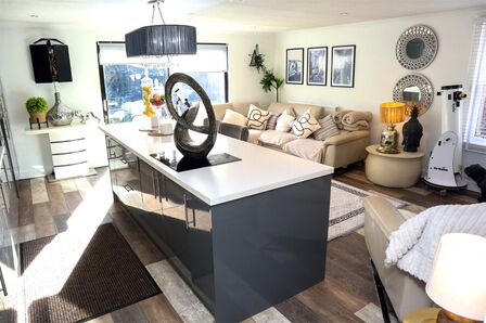 Main Street, 2 bedroom Flat for sale, &pound;242,500