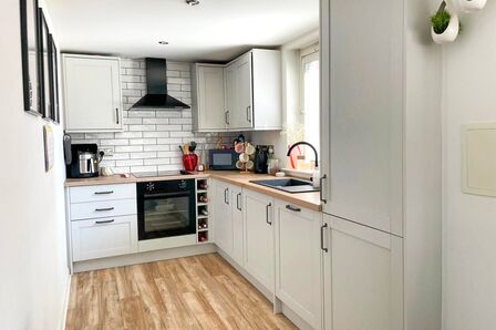 2 bedroom Flat for sale