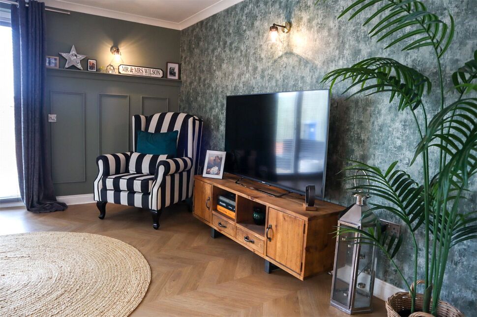 Lounge / Dining Area