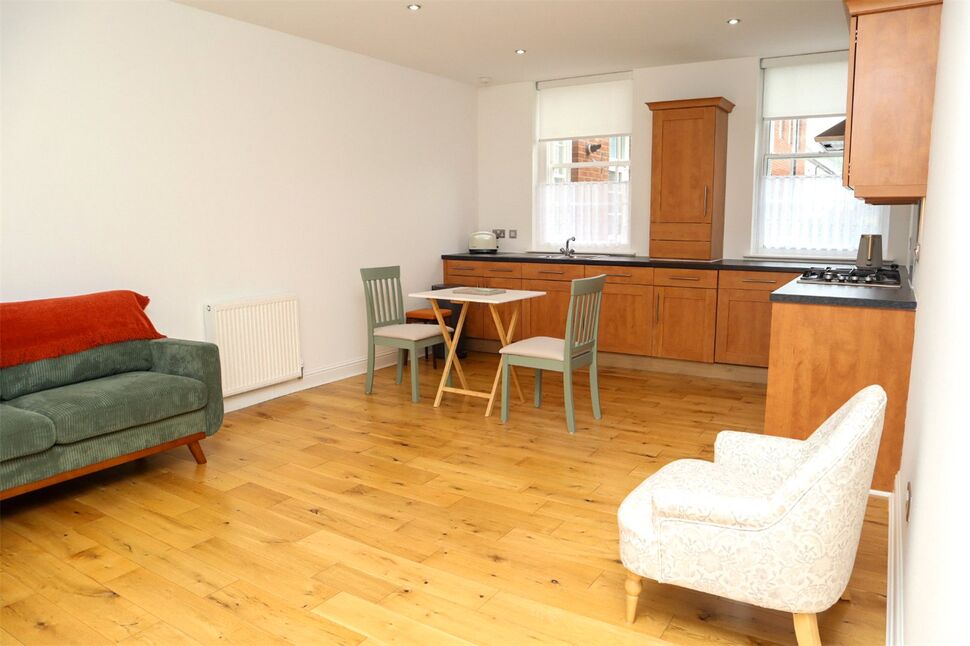 Lounge / Kitchen