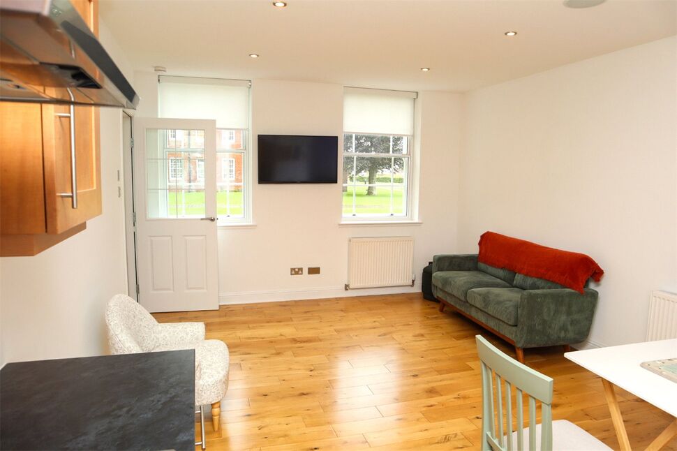 Lounge / Kitchen