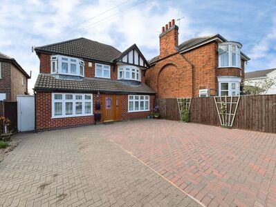 Tennis Court Drive, 4 bedroom Detached House for sale, &pound;625,000