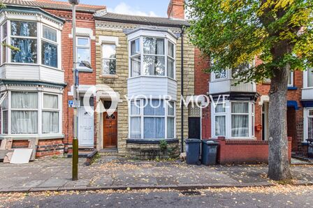 3 bedroom Mid Terrace House for sale