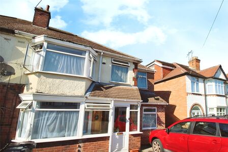 Burleigh Avenue, 4 bedroom Semi Detached House to rent, £1,250 pcm