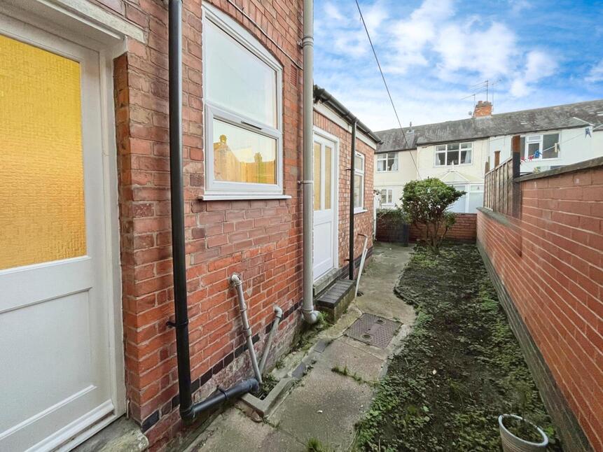 3 bedroom Mid Terrace House for sale, Kingston Road, Leicester, LE2 £