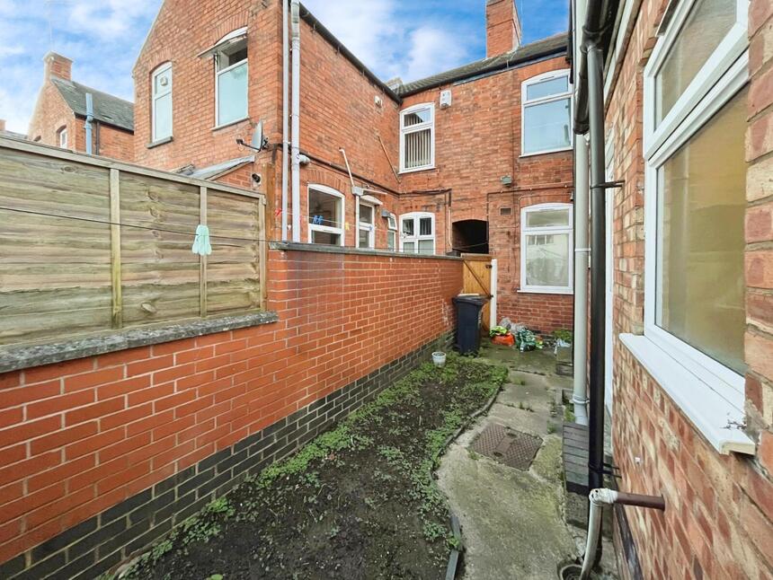 3 bedroom Mid Terrace House for sale, Kingston Road, Leicester, LE2 £