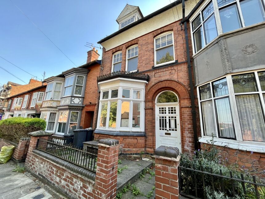 5 bedroom Mid Terrace House for sale