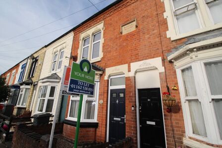 2 bedroom Mid Terrace House to rent
