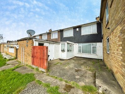 3 bedroom Mid Terrace House for sale