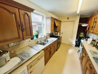 Eastleigh Road, 3 bedroom Mid Terrace House for sale, &pound;200,000