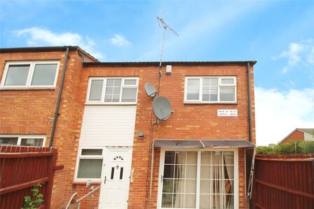 Langley Walk, 3 bedroom End Terrace House to rent, £1,095 pcm