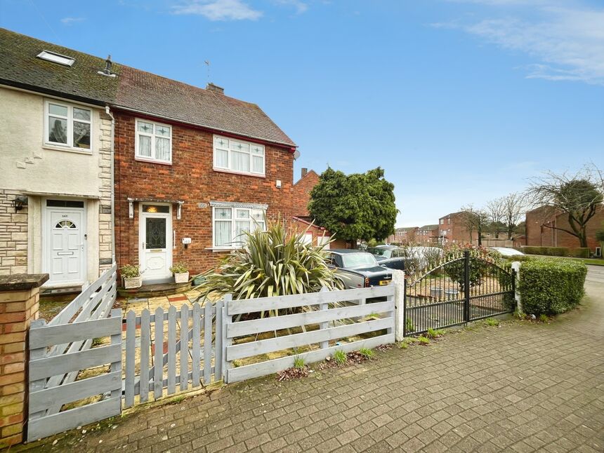 Main image of 3 bedroom Semi Detached House for sale, Aikman Avenue, Leicester, Leicestershire, LE3