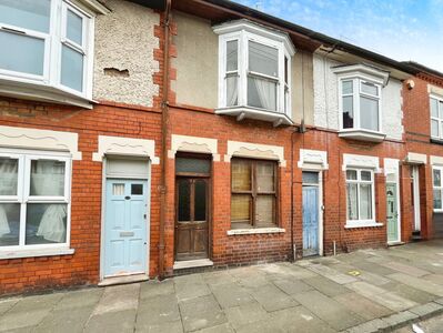 3 bedroom Mid Terrace House for sale