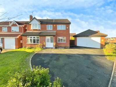 4 bedroom Detached House to rent