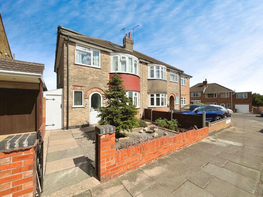 4 bedroom Semi Detached House for sale