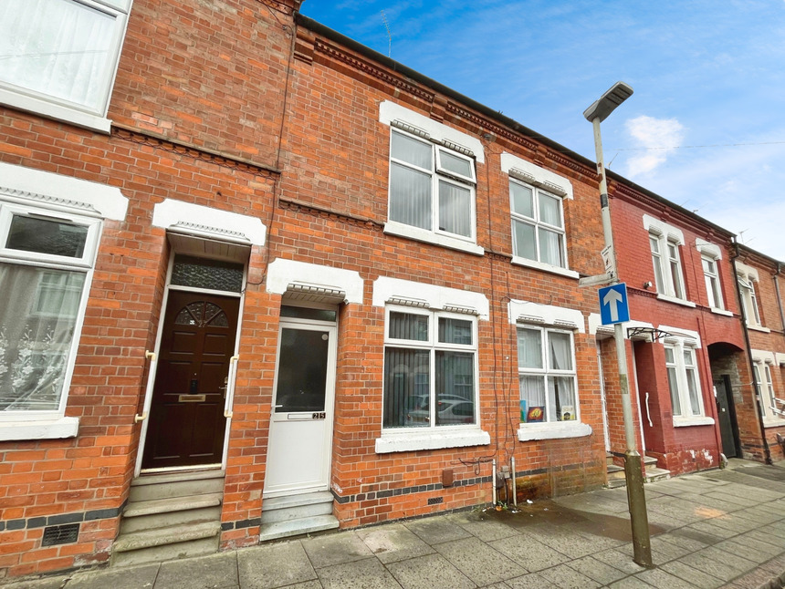 2 bedroom Mid Terrace House for sale