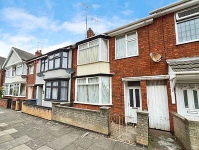 3 bedroom Mid Terrace House for sale