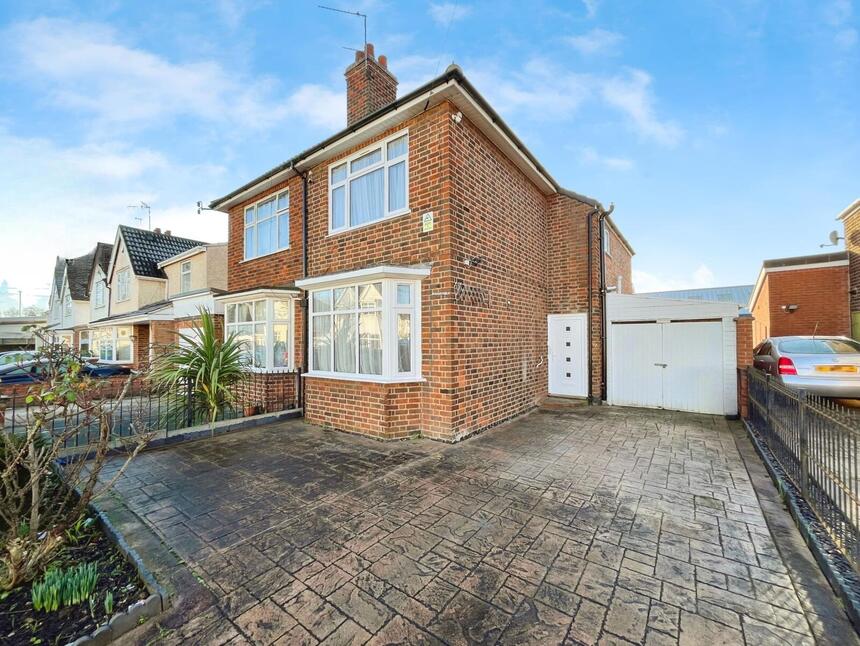 Main image of 3 bedroom Semi Detached House for sale, Sandringham Avenue, Leicester, Leicestershire, LE4