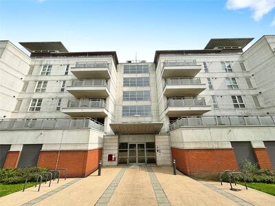 1 bedroom  Room to rent