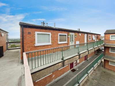 Kinley Road, 1 bedroom  Flat for sale, £130,000