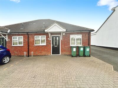 Tournament Road, 2 bedroom Semi Detached Bungalow to rent, £1,050 pcm